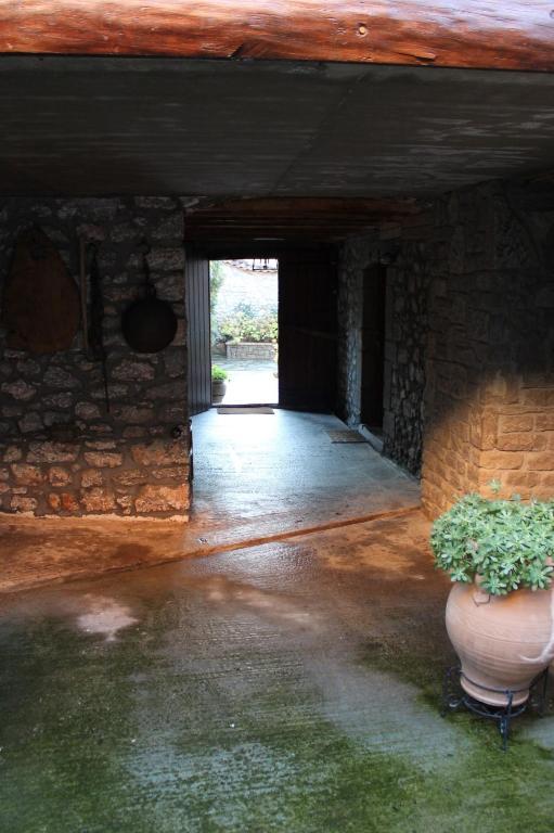 Guesthouse Karahalios Polydrosos Exteriör bild
